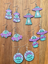 Load image into Gallery viewer, Cat alien ship Earrings
