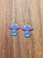 Load image into Gallery viewer, Cat alien ship Earrings
