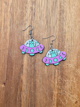 Load image into Gallery viewer, Cat alien ship Earrings
