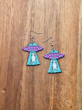 Load image into Gallery viewer, Cat alien ship Earrings
