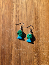 Load image into Gallery viewer, Glass fish earrings.
