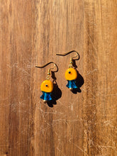 Load image into Gallery viewer, Glass fish earrings.
