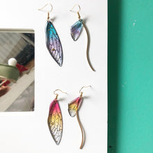 Load image into Gallery viewer, Flowers on Resin Earrings
