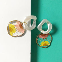 Load image into Gallery viewer, Flowers on Resin Earrings
