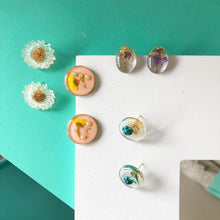 Load image into Gallery viewer, Flowers on Resin Earrings
