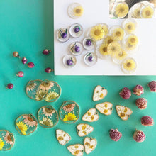 Load image into Gallery viewer, Flowers on Resin Earrings
