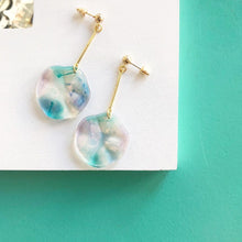 Load image into Gallery viewer, Flowers on Resin Earrings
