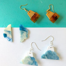 Load image into Gallery viewer, Flowers on Resin Earrings
