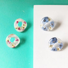 Load image into Gallery viewer, Flowers on Resin Earrings
