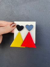 Load image into Gallery viewer, 80&#39;s Triangle Earrings
