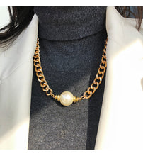 Load image into Gallery viewer, Simple Chain With Pearls Necklace
