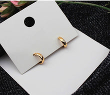 Load image into Gallery viewer, Vintage Gold Hoop Earrings
