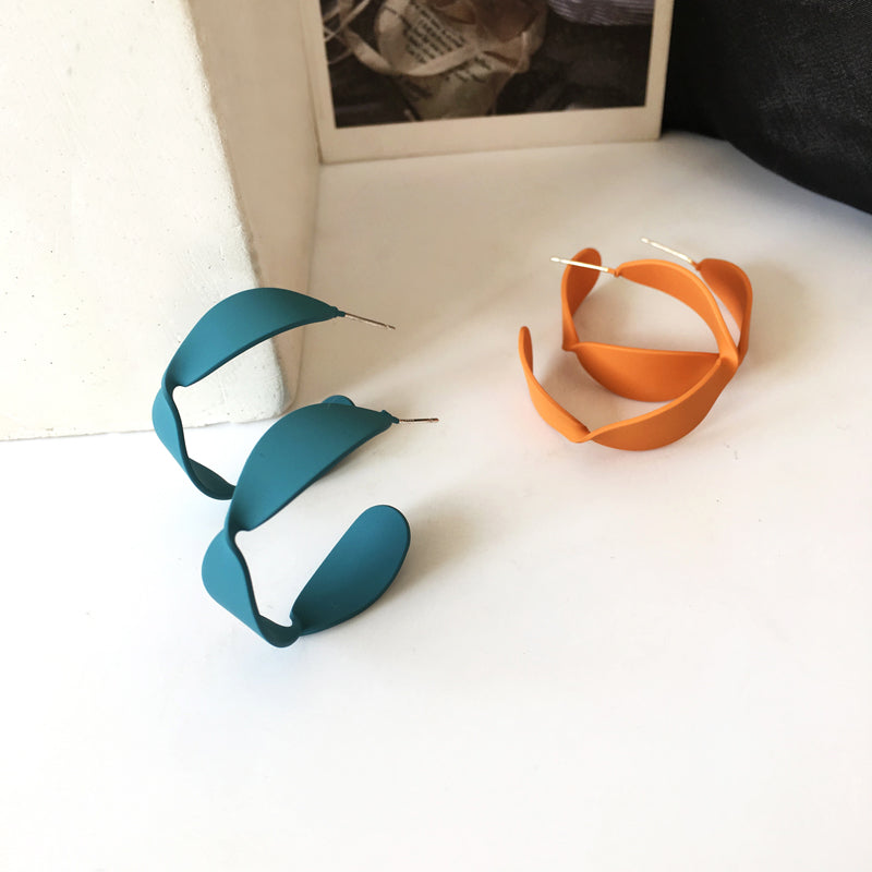 Matte Flipped Hoop Earrings