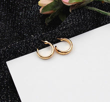 Load image into Gallery viewer, Vintage Gold Hoop Earrings
