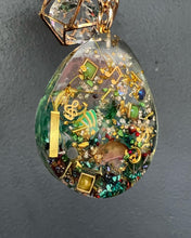 Load image into Gallery viewer, Drop-shaped Gold/Green Notes Hand Made Resin Key Chains
