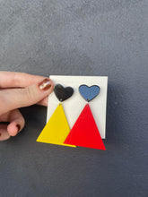 Load image into Gallery viewer, 80&#39;s Triangle Earrings
